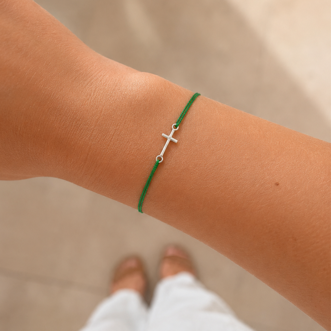 Bracelet fin, cordon ajustable croix en argent 925